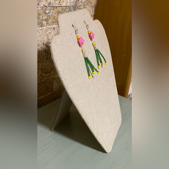 🌟2/$20 🍃🌷💚Kawaii Pink Green Flower Beaded Tassel Earrings - Picture 4 of 4